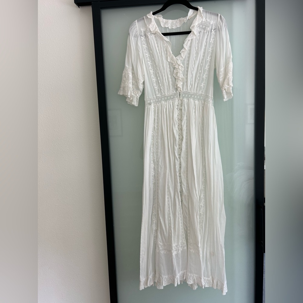 Doen Dress - very delicate lace - EUC minor flaw pictured on lace - Medium